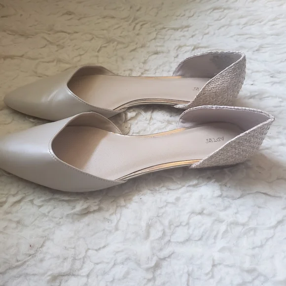 Apt. 9 D’Orsay Flats Bone and Beige with Basketweave & a Touch of Gold Size 9 - Picture 4 of 7